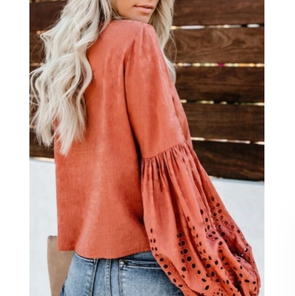 💕(LAST ONE) Great looking balloon sleeve top - Picture 3 of 3